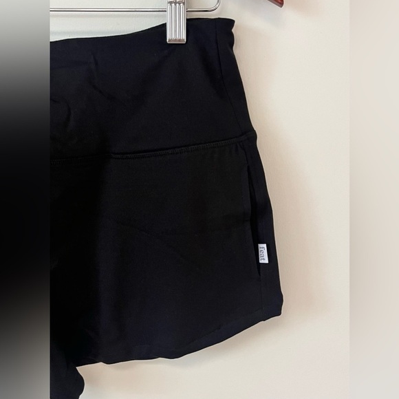 Feat Women's Full Set Pullover Roam Hoodie + Roam Shorts Black Size Small - Picture 13 of 16